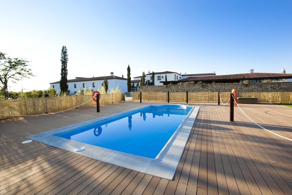 Hospes Palacio De Arenales & Spa Caceres Exterior photo Swimming pool